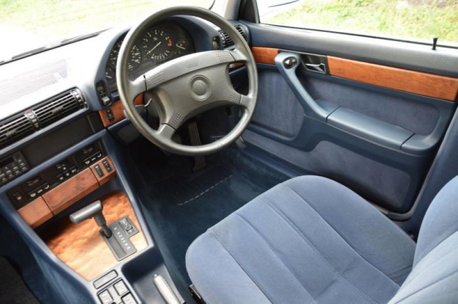 Интерьер BMW 740i (E32) 1992 года  (UK) (фото 7 из 170)